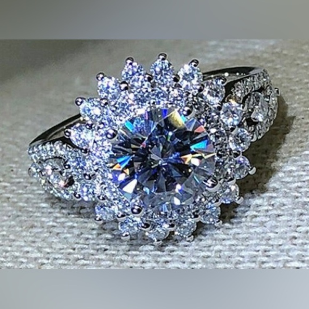 Breathtaking White Sapphire 925 Sterling Silver Womens Engagement Ring Size 5.25